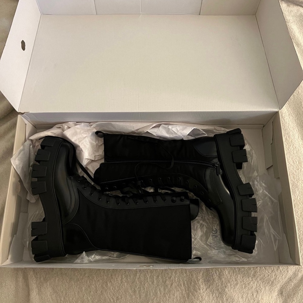 Marc Fisher Hayes lace up boots